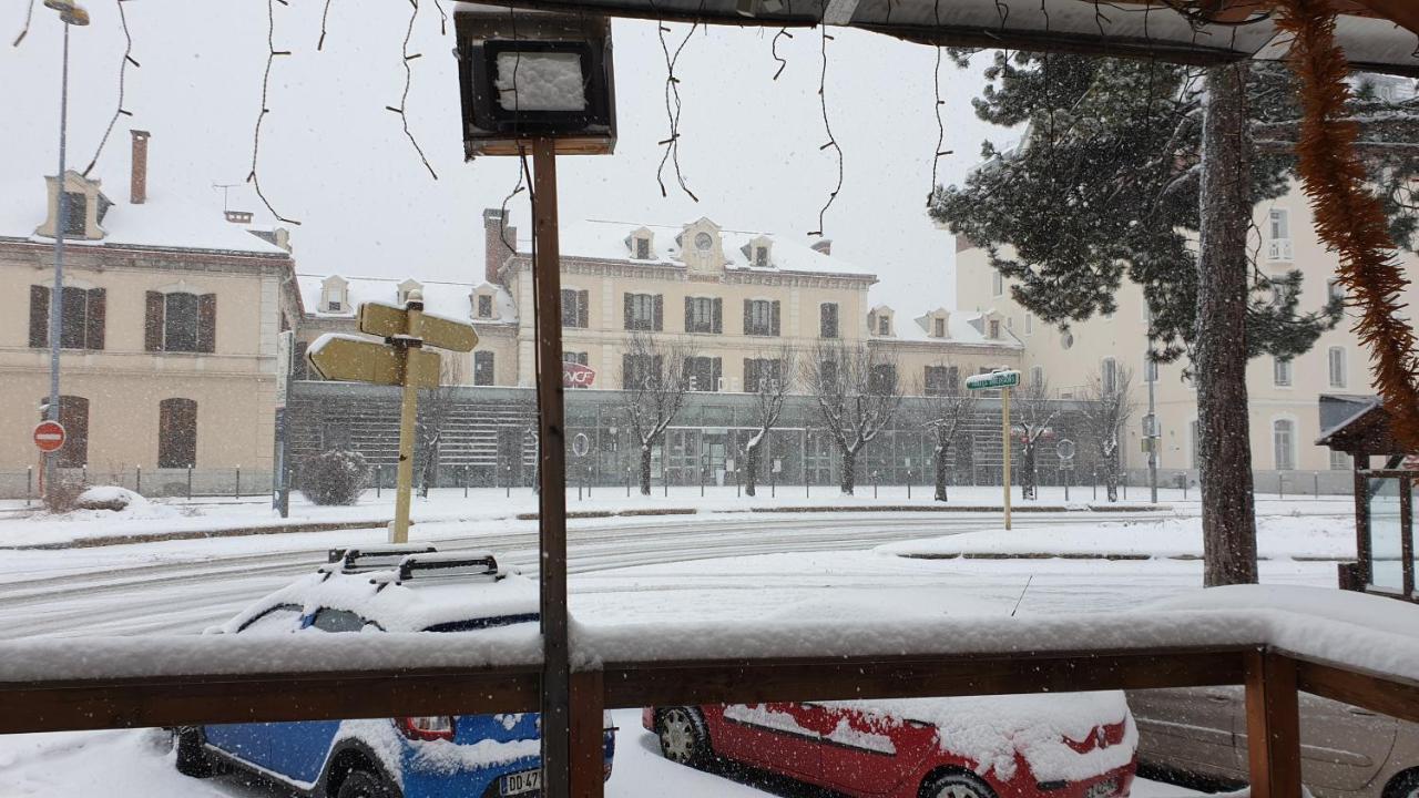 Hotel De La Gare บรีอองซง ภายนอก รูปภาพ